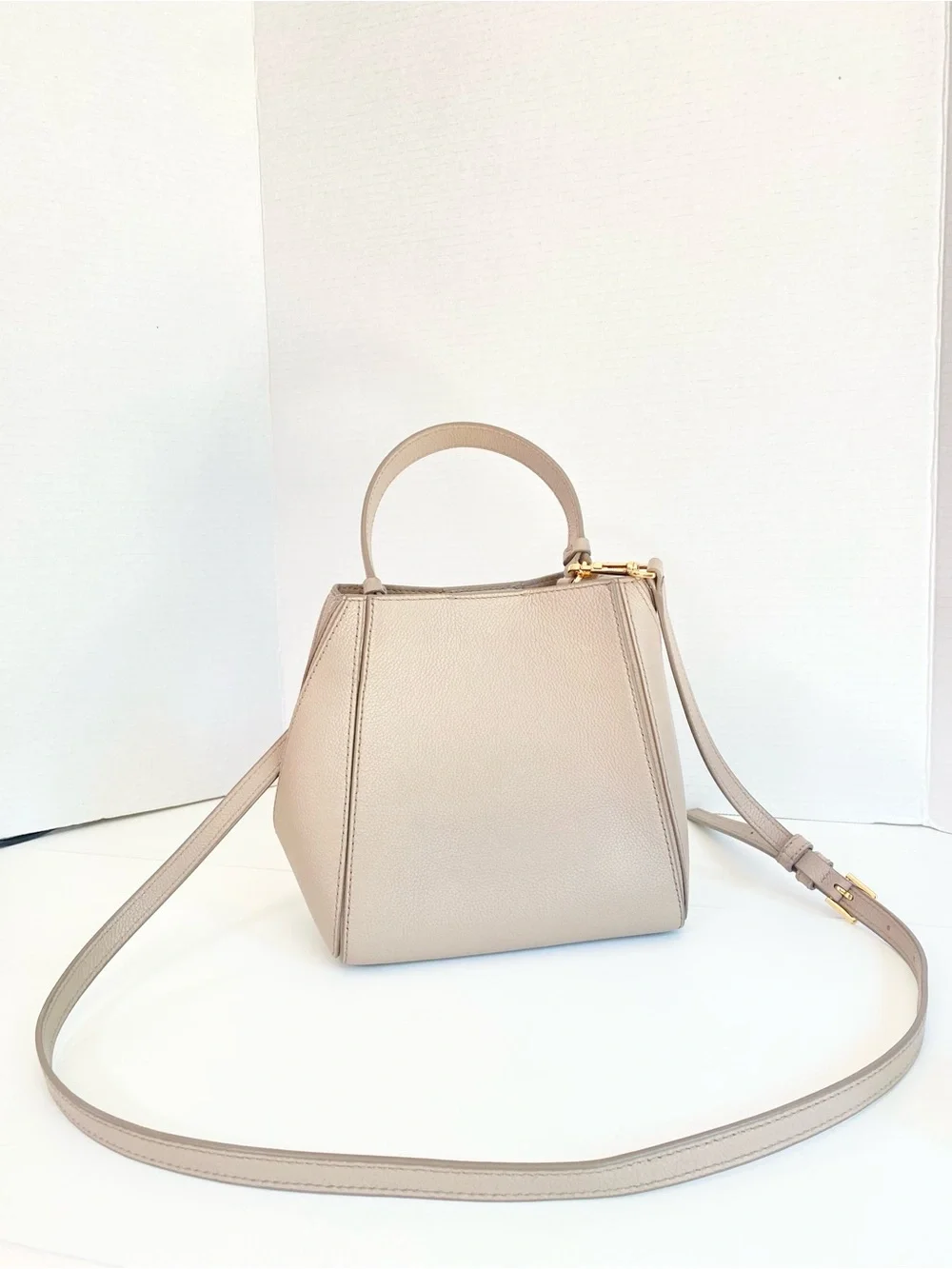 Tory Burch McGraw Small Bucket Bag